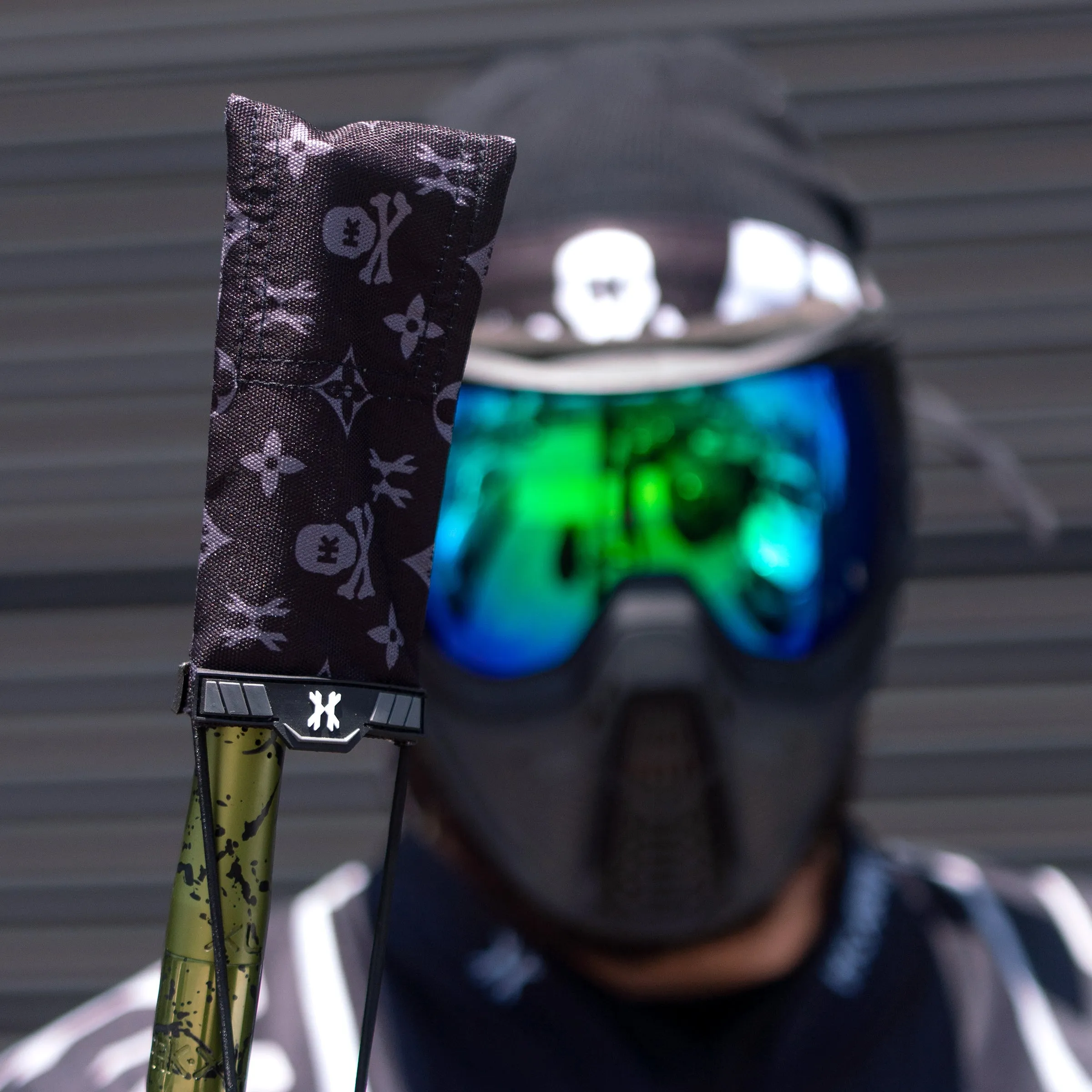 Monogram Black - Barrel Condom